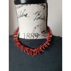 Bloedkoraal ketting goudkleurig slotje