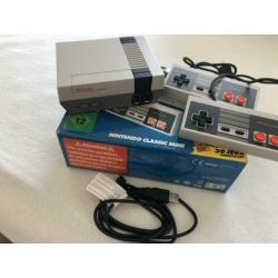 Nintendo mini NES met 2 controllers