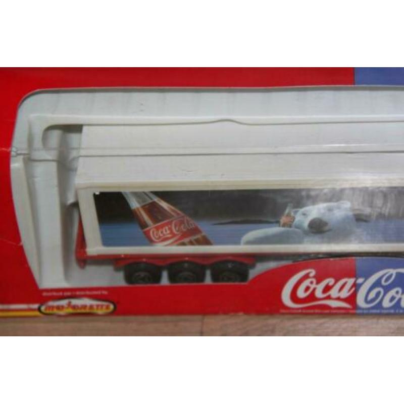 22 = Coca Cola vrachtwagen (MAJORETTE).