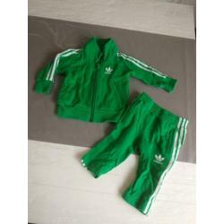 Adidas trainingspak maat 68 amper gedragen