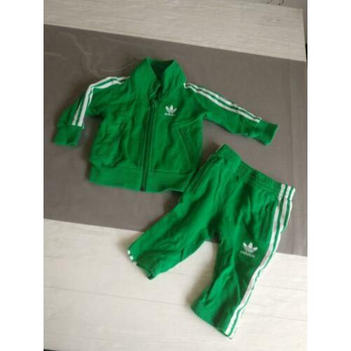 Adidas trainingspak maat 68 amper gedragen