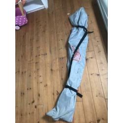 Complete ski set: ski’s, stokken en skischoenen