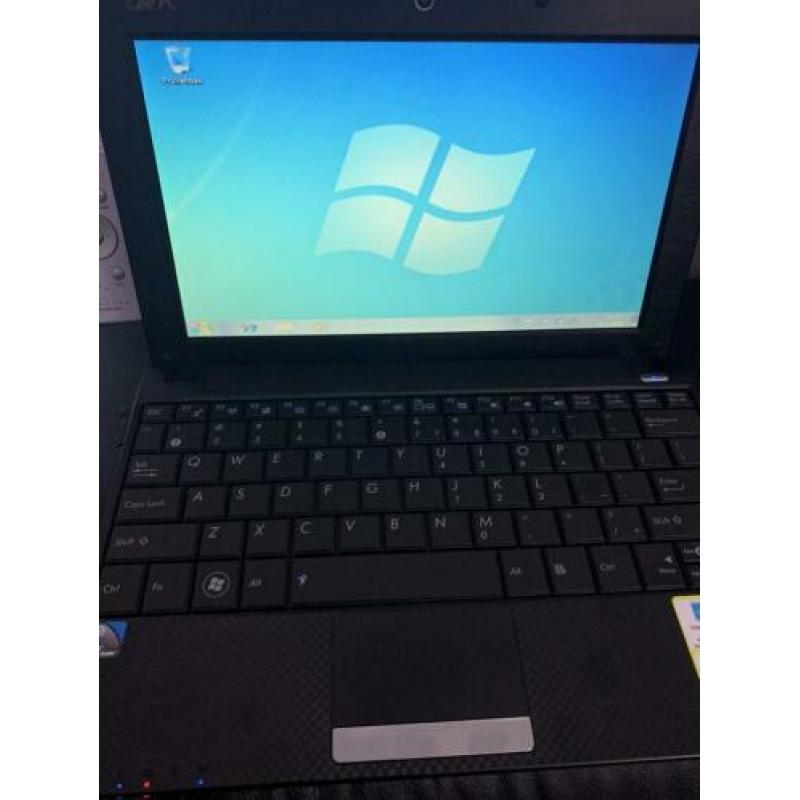 Mini laptop in nieuwe staat