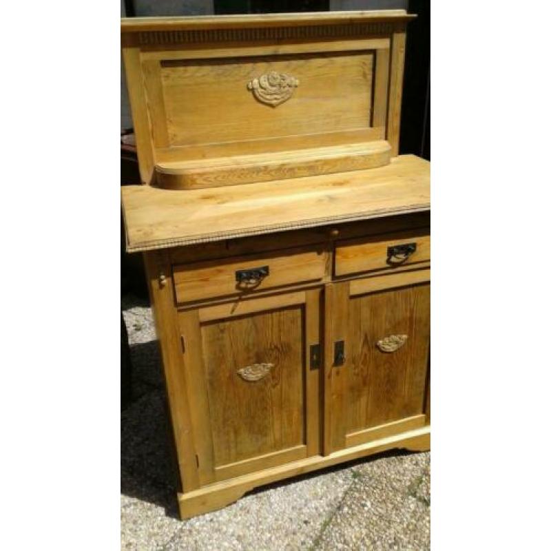 Antieke grenen kast €120