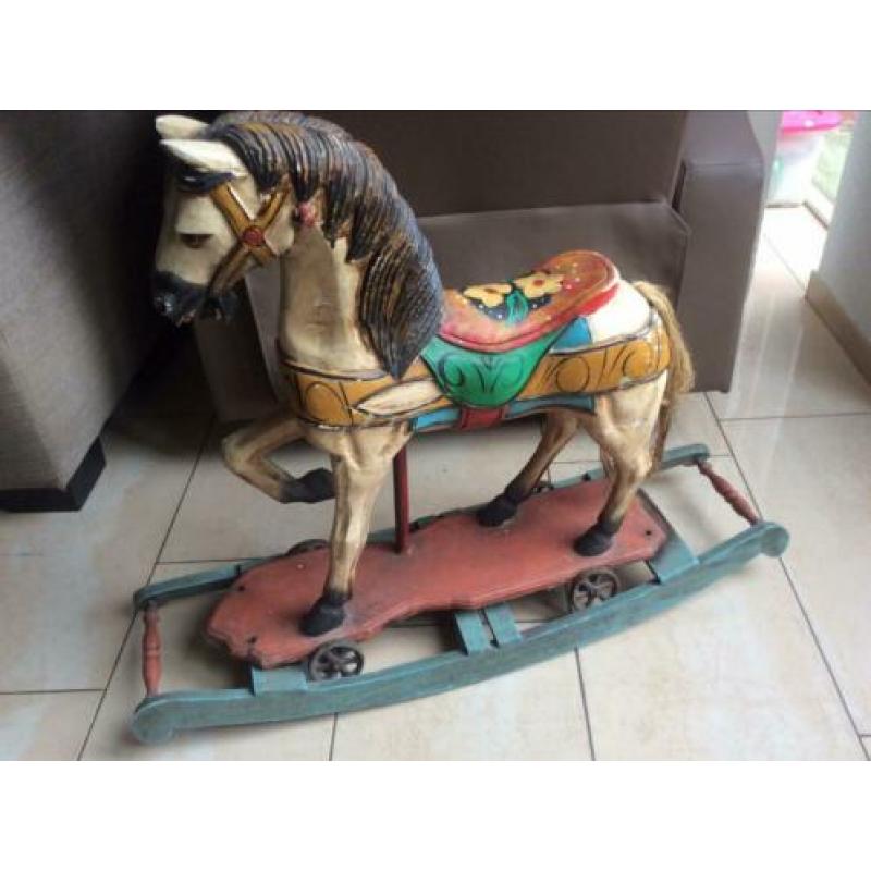 brocante houten hobbelpaard