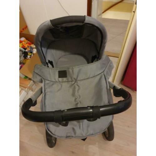 Grijze Mutsy Transit compleet met bak,kinderwagen, adapters