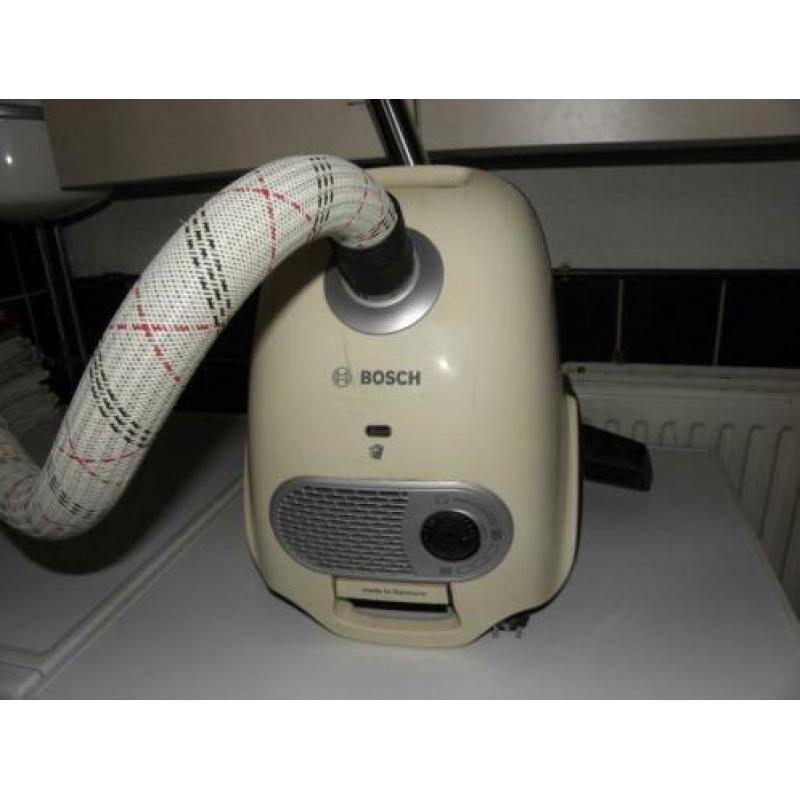 Te koop Bosch stofzuiger type vbbs550V20 2100watt