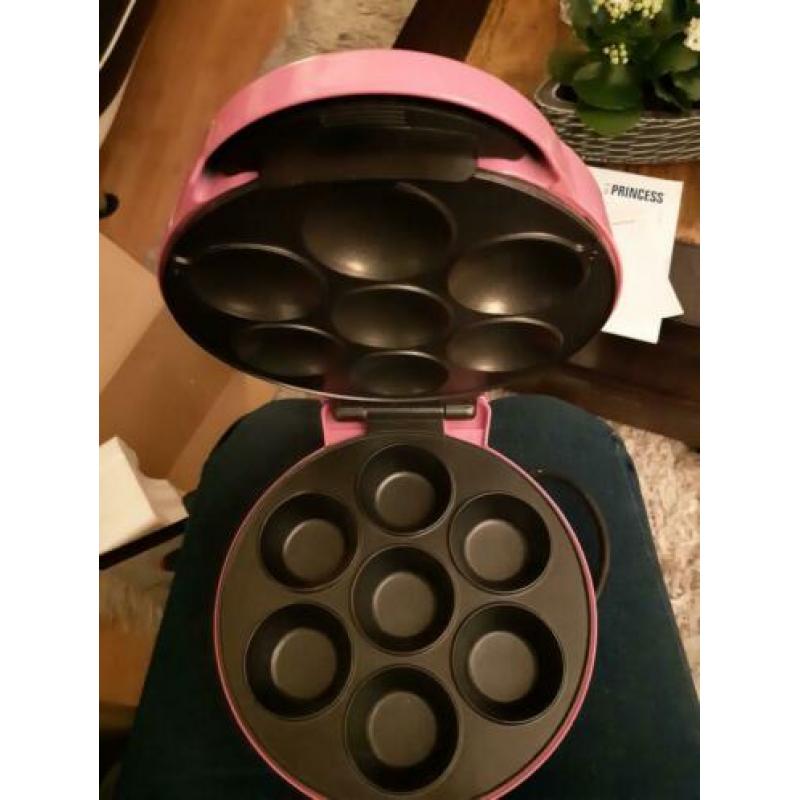Princess cupcakes maker.