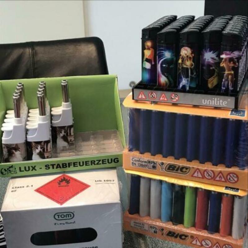 Rommelmarkt pakket ruim 200 aanstekers