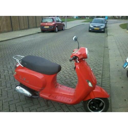 vespa look 2011 geel kenteken