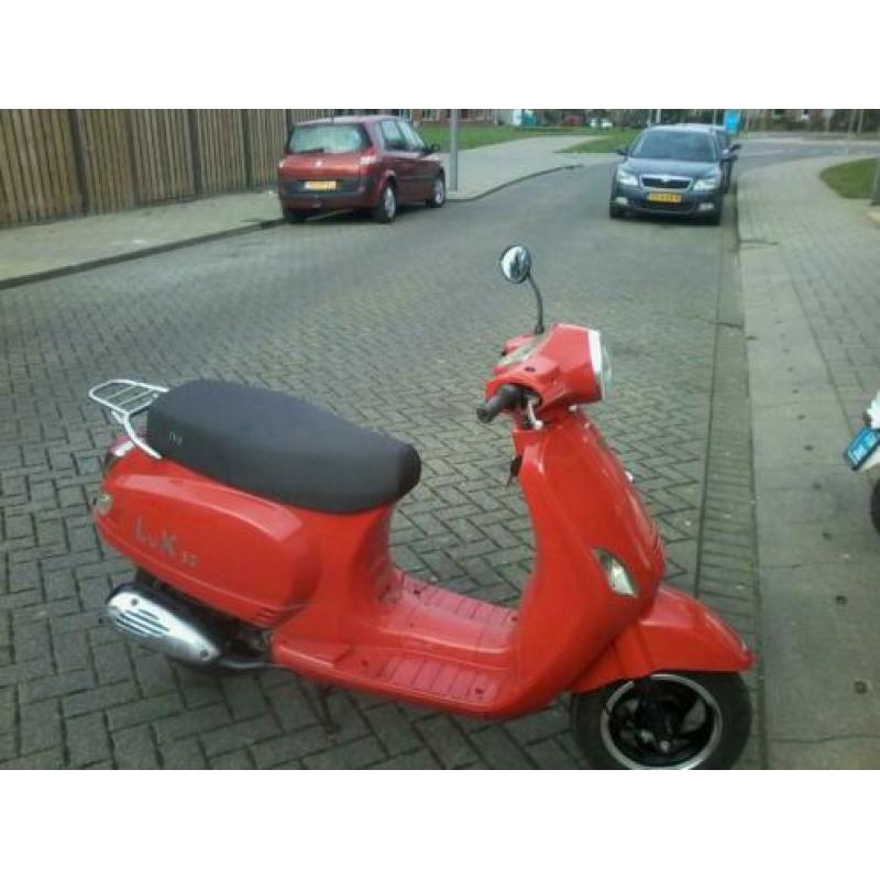 vespa look 2011 geel kenteken