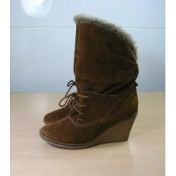 Hot Ice suede sleehak cognac laarsjes met sierveters 39 ZGAN