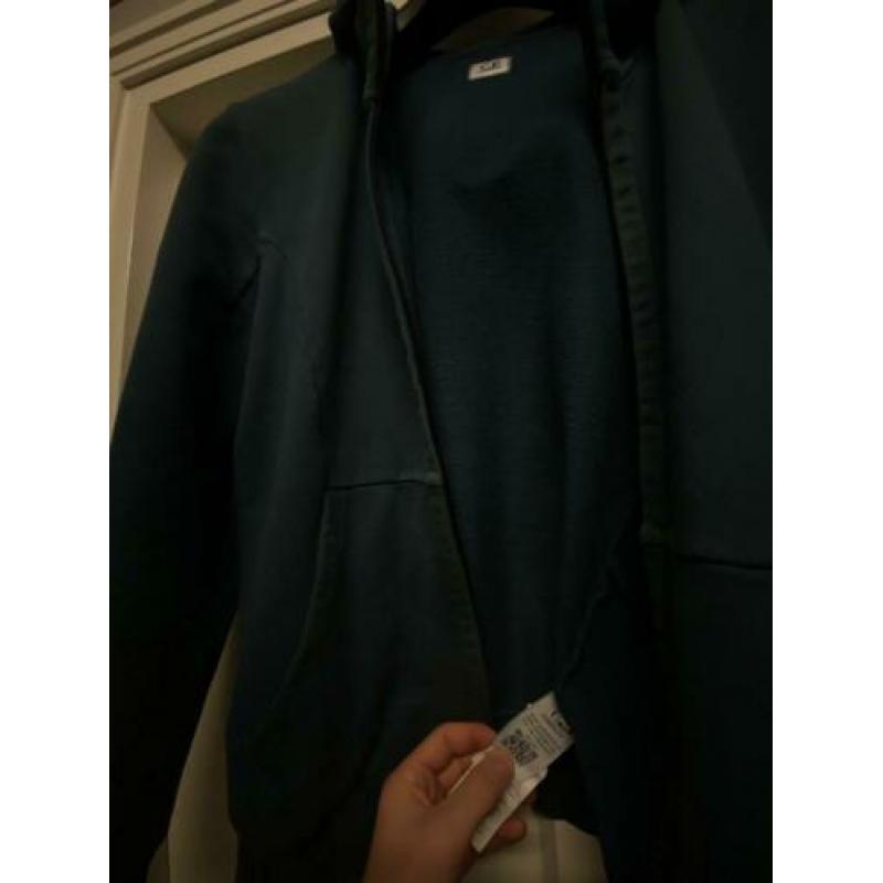 CP Company vest, capuchon met goggles. Middenblauw maat S