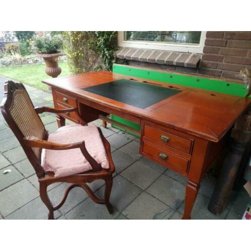 Leuk bureau met stoel.