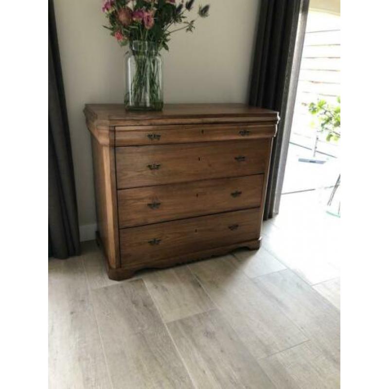 Mooie eikenhouten ladekast