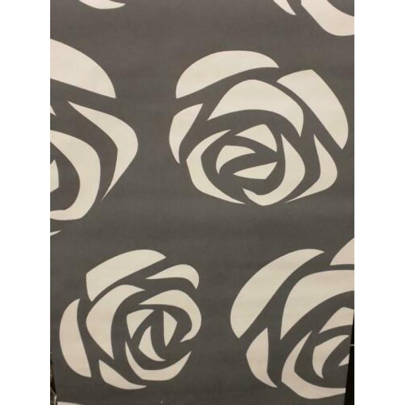 Behang nieuw grijs creme bloemen