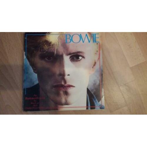Bowie, David - boekwerk op LP formaat in zeer goede conditie