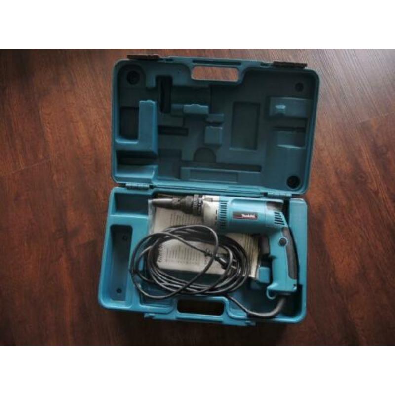 Makita schroefmachine 6827