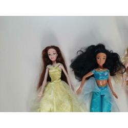5 barbie Belle, Jasmine, doornroosje,assepoester,sneeuwwitje