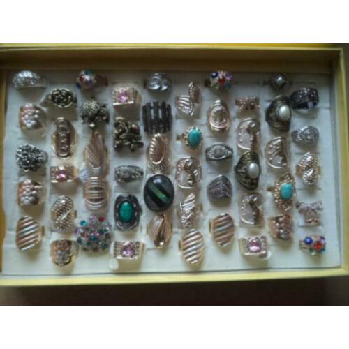 (p126) mix partij ringen, 50 stuks, incl display