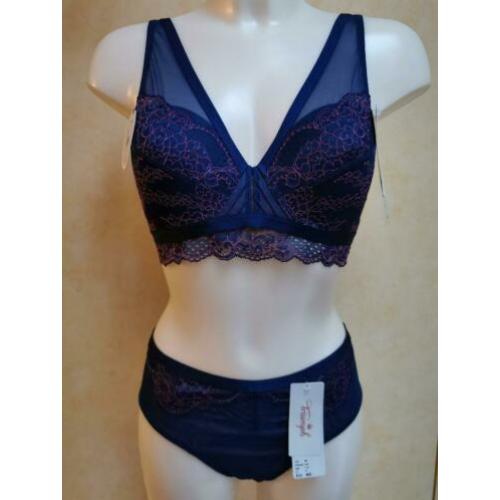 80B Nieuwe lingerieset met kant Triumph , 80 B / broekje 40