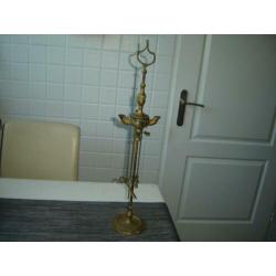 tafel olielamp met attributen