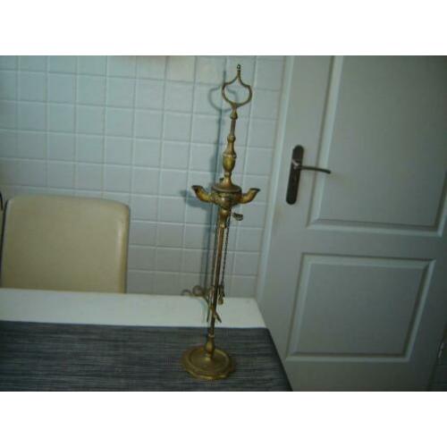 tafel olielamp met attributen