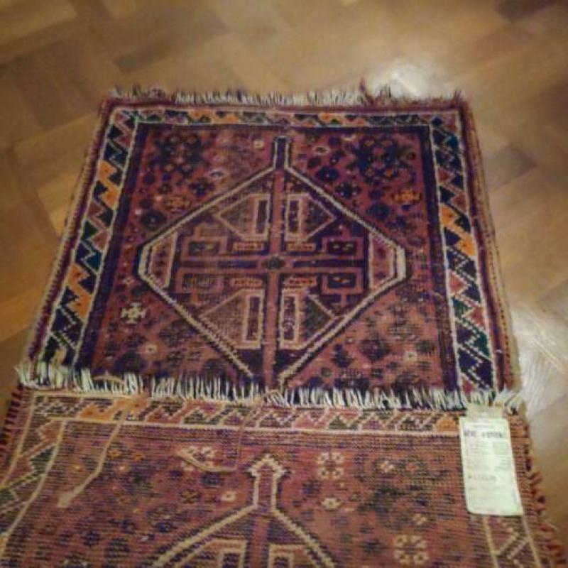 (3)Oosterstapijten123 cm bij 73 cm Iran en nog een kleintje