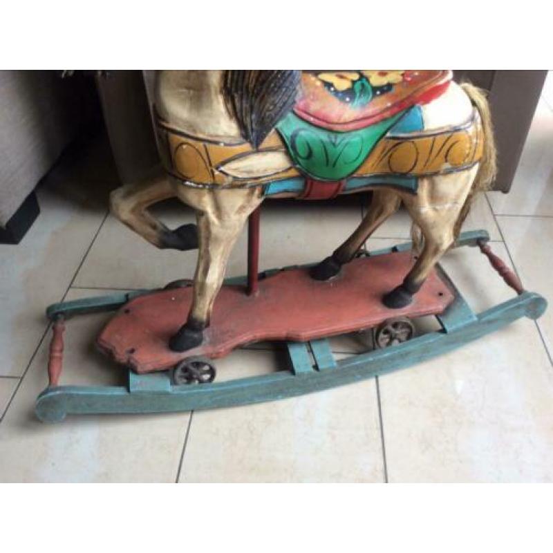 brocante houten hobbelpaard