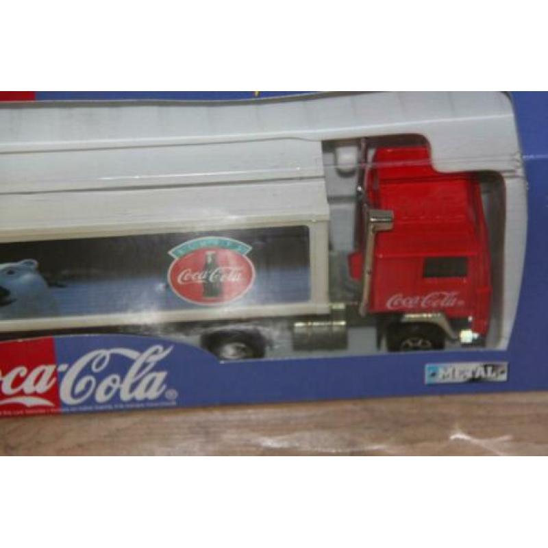 22 = Coca Cola vrachtwagen (MAJORETTE).