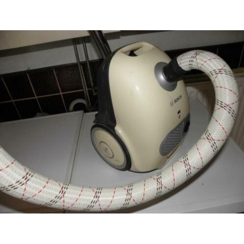 Te koop Bosch stofzuiger type vbbs550V20 2100watt