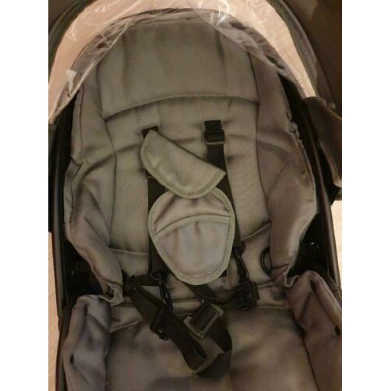 Grijze Mutsy Transit compleet met bak,kinderwagen, adapters