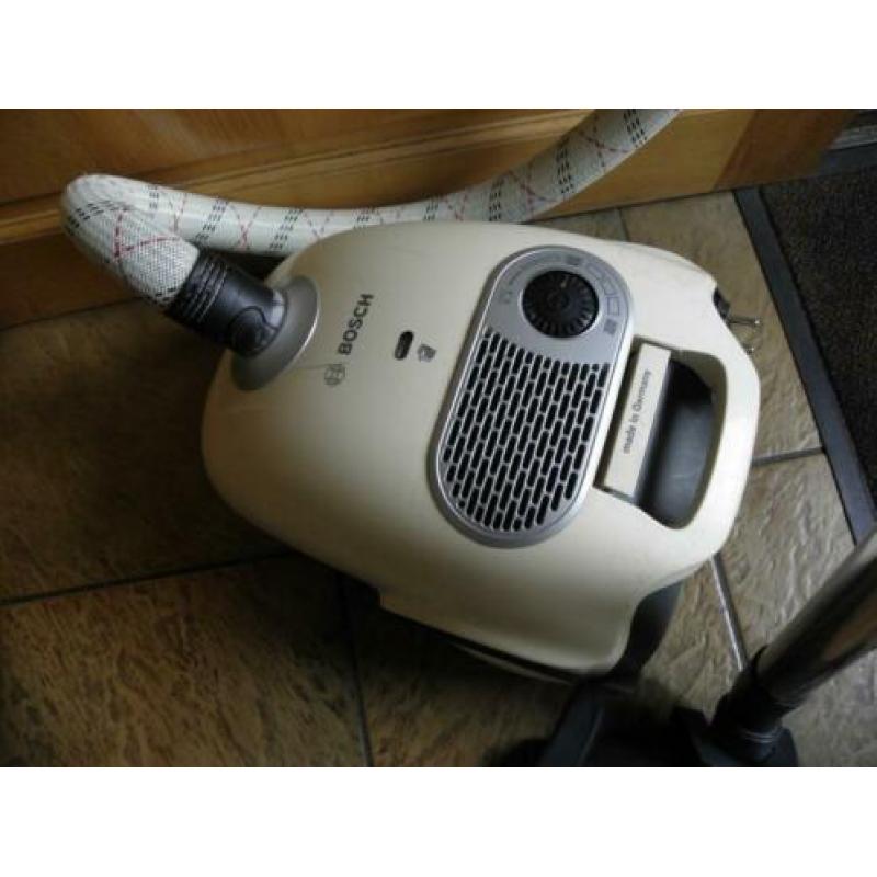Te koop Bosch stofzuiger type vbbs550V20 2100watt