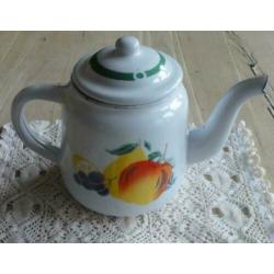 Brocante wit emaille theepotje met fruit motief