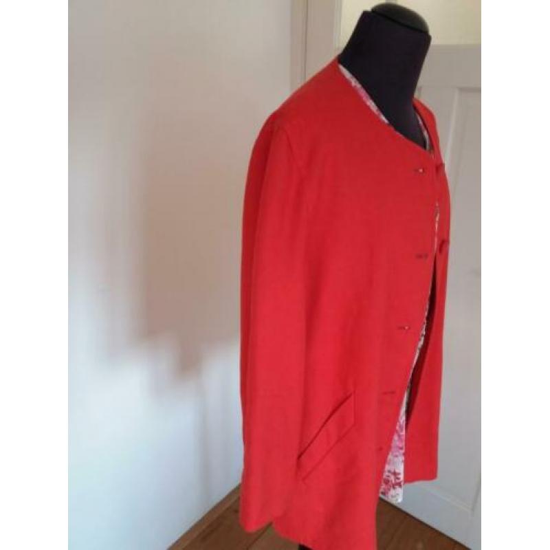 Fijn rood linnen jasje van Mayerline, maat 42