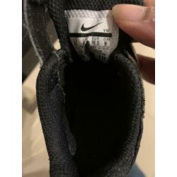 Zwarte baby Nike maat 18,5