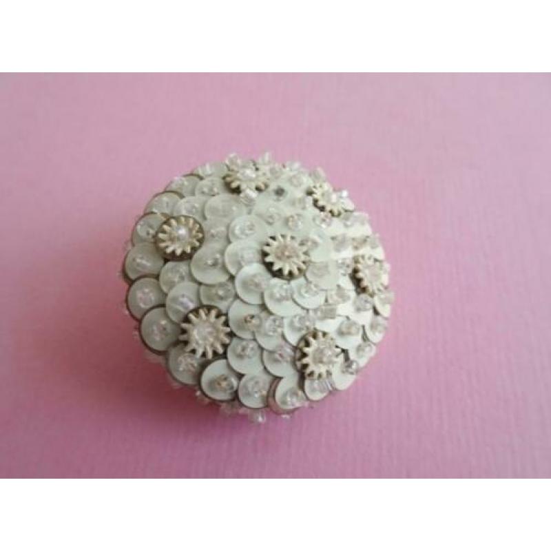 jwg Vintage 40s 50s pailletten kralen broche wit zilver klr