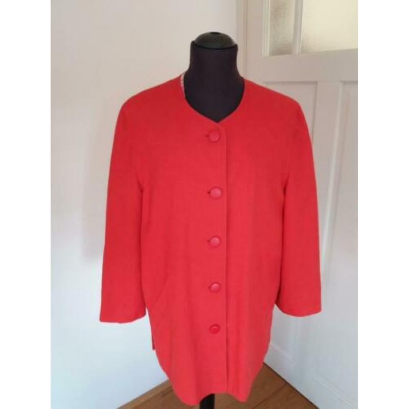 Fijn rood linnen jasje van Mayerline, maat 42