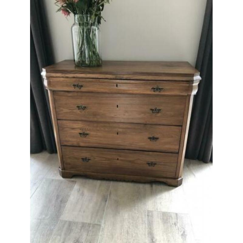 Mooie eikenhouten ladekast
