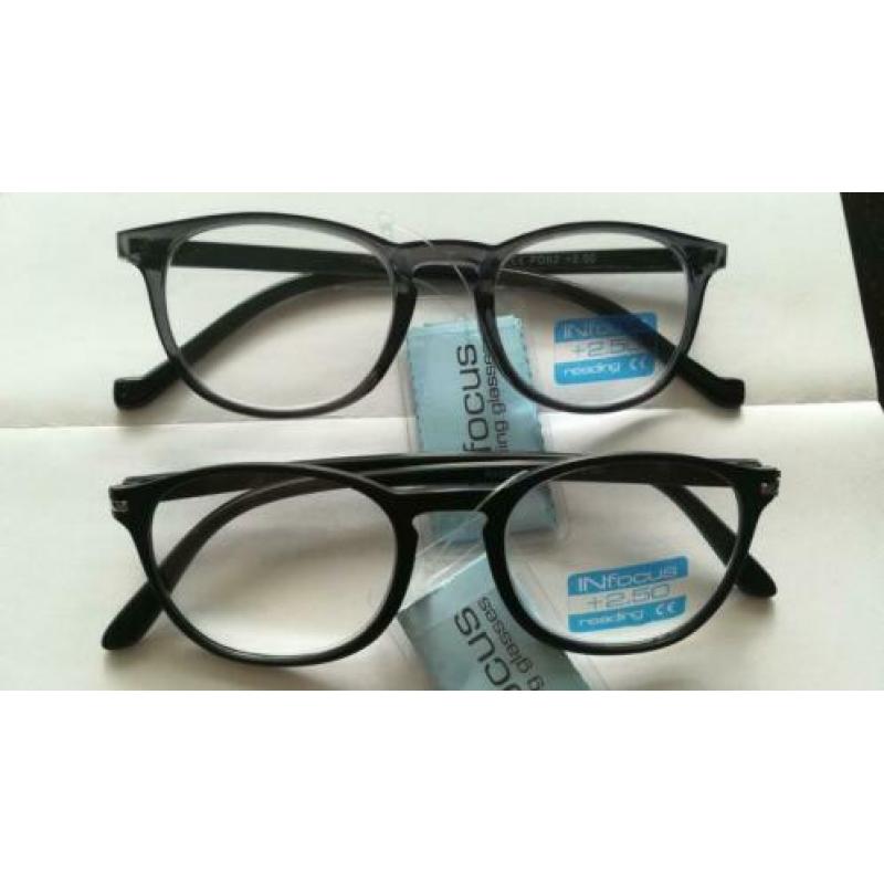 2 stuks nieuwe leesbrillen +2.50 zwart en transparant grijs