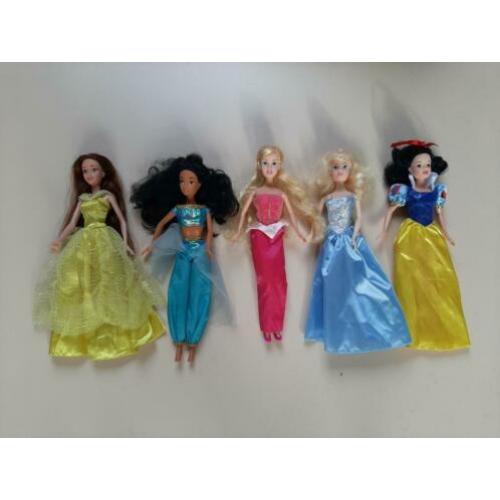 5 barbie Belle, Jasmine, doornroosje,assepoester,sneeuwwitje