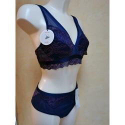 80B Nieuwe lingerieset met kant Triumph , 80 B / broekje 40