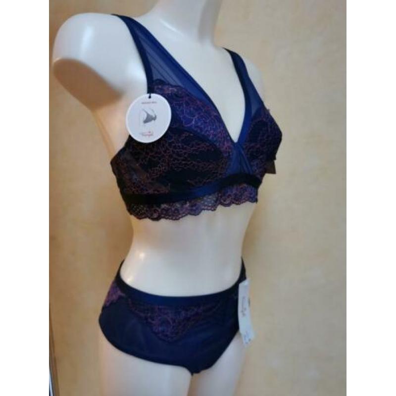 80B Nieuwe lingerieset met kant Triumph , 80 B / broekje 40