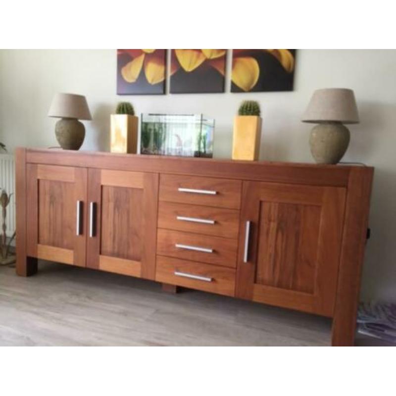 Salontafel + vitrinekast + dressoir