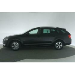 Skoda Octavia COMBI 1.6 TDI Business Line [ Navi Stoelverwar