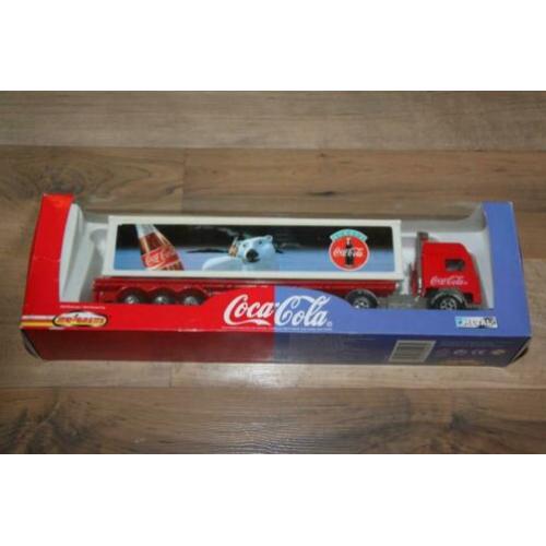 22 = Coca Cola vrachtwagen (MAJORETTE).