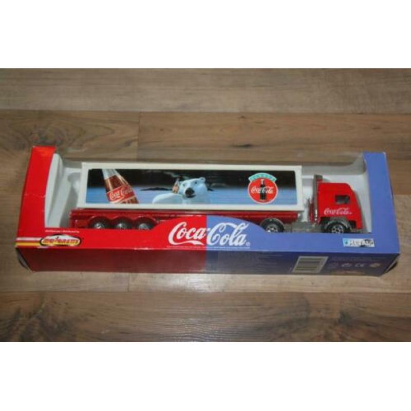 22 = Coca Cola vrachtwagen (MAJORETTE).
