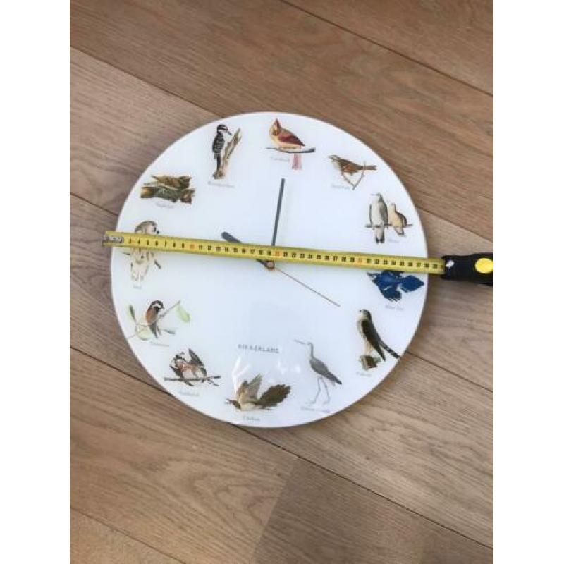Wandklok met vogelgeluiden