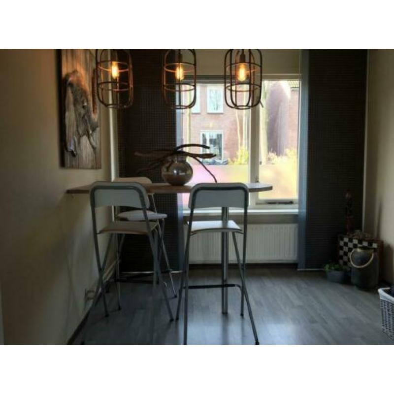 Bartafel white wash met 3 barkrukken wit