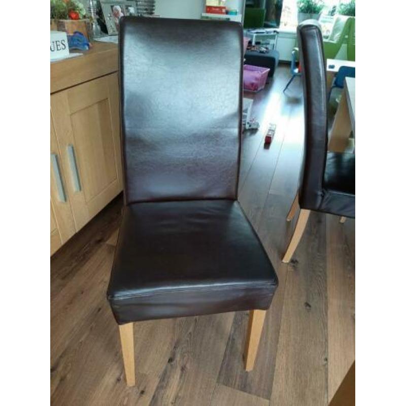 6 leren eetkamerstoelen met eikenhouten poten